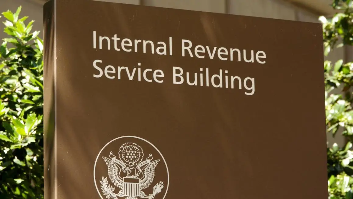 IRS có thể lần đầu thêm câu hỏi về tình trạng nhập cư vào Mẫu 1040