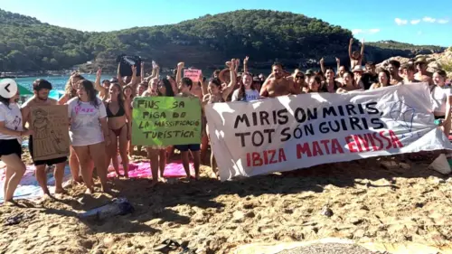 Người dân địa phương phản đối du lịch quá tải tại Ibiza