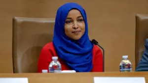 Luật mới của Dân biểu Ilhan Omar nhằm vào ICE gây phẫn nộ khi Internet thấy những gì bên trong: ‘Phi Mỹ’