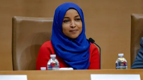 Luật mới của Dân biểu Ilhan Omar nhằm vào ICE gây phẫn nộ khi Internet thấy những gì bên trong: ‘Phi Mỹ’