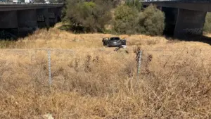 Hai người thiệt mạng sau khi xe SUV lao xuống vực ở Solano County