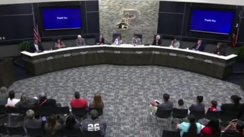 Giáo viên ở Pasadena ISD phản đối việc thay đổi bảo hiểm y tế có thể tăng phí hàng tháng hơn 1.800 đô la