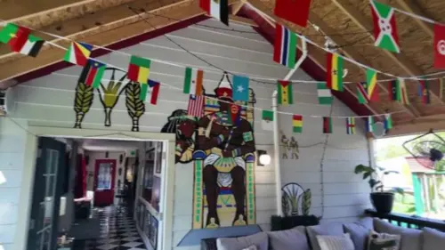 Hai căn nhà bỏ hoang trở thành trung tâm cộng đồng ở Fifth Ward, Houston