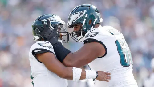 Jalen Hurts Cứu Eagles Khỏi Thất Bại Khó Tin Trước Titans