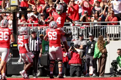 Cầu thủ bóng bầu dục Ohio State Jeremiah Smith vươn lên dẫn đầu cuộc đua Heisman sau màn trình diễn lịch sử