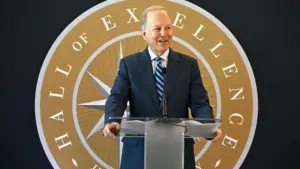 Jim Gray: Phán quyết cho phép cựu cầu thủ NFL trở lại đại học là điều đáng tiếc