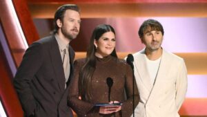 Nam ca sĩ Lady A, Charles Kelley, được chẩn đoán mắc bệnh ung thư máu hiếm gặp
