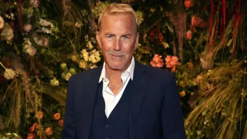 Kevin Costner dấy lên tin đồn hẹn hò sau khi đi siêu thị cùng chuyên gia lối sống