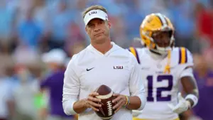 Huấn luyện viên Lane Kiffin mỉa mai người hâm mộ Ole Miss sau trận thua LSU