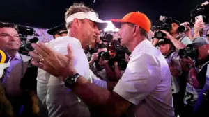Sự trở lại của LSU và lời tuyên bố mạnh mẽ từ huấn luyện viên mới Lane Kiffin gửi đến bóng bầu dục đại học