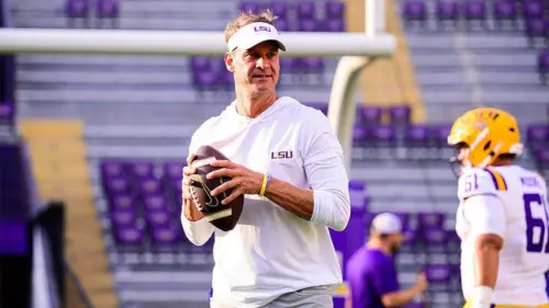 Huấn luyện viên Lane Kiffin kêu gọi người hâm mộ LSU cổ vũ hết mình cho trận đấu với Louisiana Tech