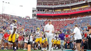 Bốn ngày ở Oxford: Bên trong sự trở lại đầy kịch tính của Lane Kiffin tại Ole Miss