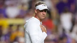 Huấn luyện viên Lane Kiffin của LSU được cho là đã thúc giục các cầu thủ của mình giữ vững tinh thần sau khi dẫn trước Clemson