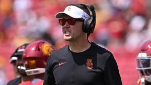 Paul Finebaum Chỉ Trích Lincoln Riley, Cho Rằng Ông Là ‘Kẻ Lừa Đảo Toàn Diện’ Giữa Tin Đồn Về Áp Lực
