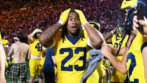 Tranh cãi đồng hồ: NCAA nói trọng tài sai sót quy trình xem lại trận Michigan thắng Western Michigan