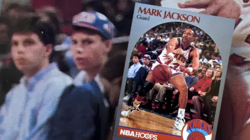Nhà sưu tập đồ thể thao Darren Rovell trưng bày món kỷ vật Knicks yêu thích, có hình ảnh anh em nhà Menendez