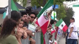 Đông Los Angeles tưng bừng kỷ niệm 80 năm Lễ diễu hành Quốc khánh Mexico