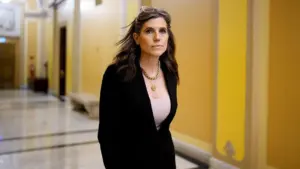 Nancy Mace Tạo Sóng Tại Trận Bóng Bầu Dục SEC Với Thông Điệp Hai Từ, Lane Kiffin và Fan LSU Bị Bắt