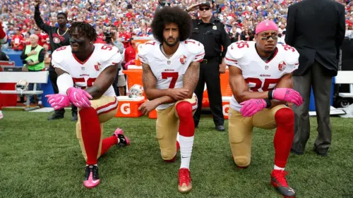 Colin Kaepernick cho rằng các chủ sở hữu NFL đã loại trừ anh vì lý do chính trị và quyền lực, tuyên bố họ quyên góp cho Tổng Thống Donald Trump