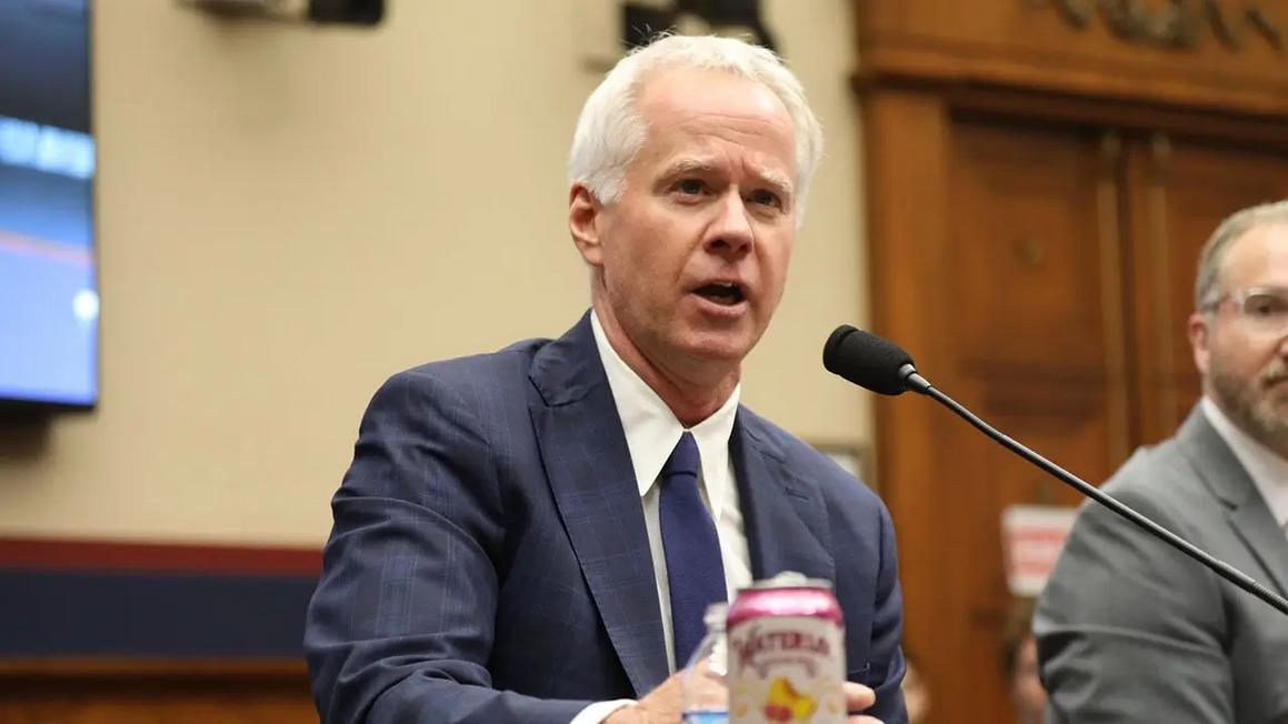 Patrick McEnroe nói về mùi cần sa tại US Open, vận động viên chuyển giới và tuyển thủ nước ngoài thay đổi quần vợt đại học