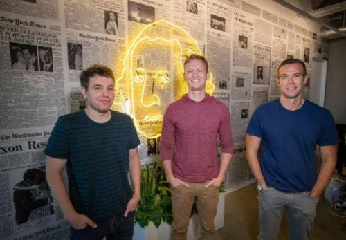 “Pod Save America” chế giễu JD Vance về định nghĩa “blood libel”