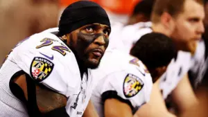 Đô vật Kurt Angle cảnh báo huyền thoại NFL Ray Lewis về trận đấu tiềm năng