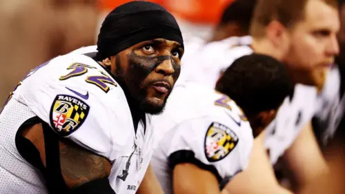 Đô vật Kurt Angle cảnh báo huyền thoại NFL Ray Lewis về trận đấu tiềm năng