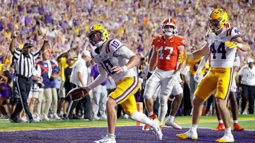 Chấn thương của Sam Leavitt gây chao đảo trận đấu LSU-Ole Miss, sự trở lại của Kiffin cận kề