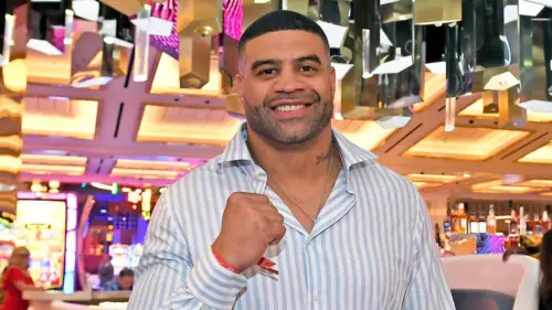 Cựu sao NFL Shawne Merriman bình luận về việc cầu thủ chuyên nghiệp trở lại đại học