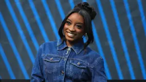Vận động viên Simone Biles mua xe Porsche mới sau khi xe cũ bị trộm