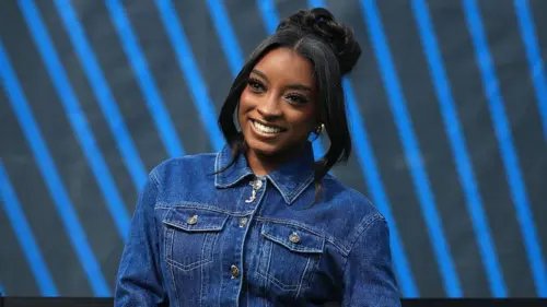 Vận động viên Simone Biles mua xe Porsche mới sau khi xe cũ bị trộm