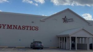 Cơ sở thể dục dụng cụ ở Houston đột ngột đóng cửa, khiến các gia đình gặp khó khăn tìm câu trả lời