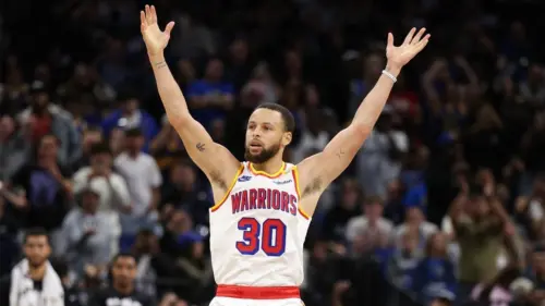 Golden State Warriors ký hợp đồng gia hạn 2 năm, 116 triệu đô với ngôi sao Steph Curry