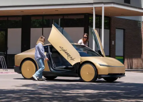 Không cho trẻ em dưới 13 tuổi lên Cybercab và những thông tin mới về xe của Tesla