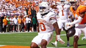 Những màn ăn mừng phản cảm của các cầu thủ Texas trong trận gặp Tennessee