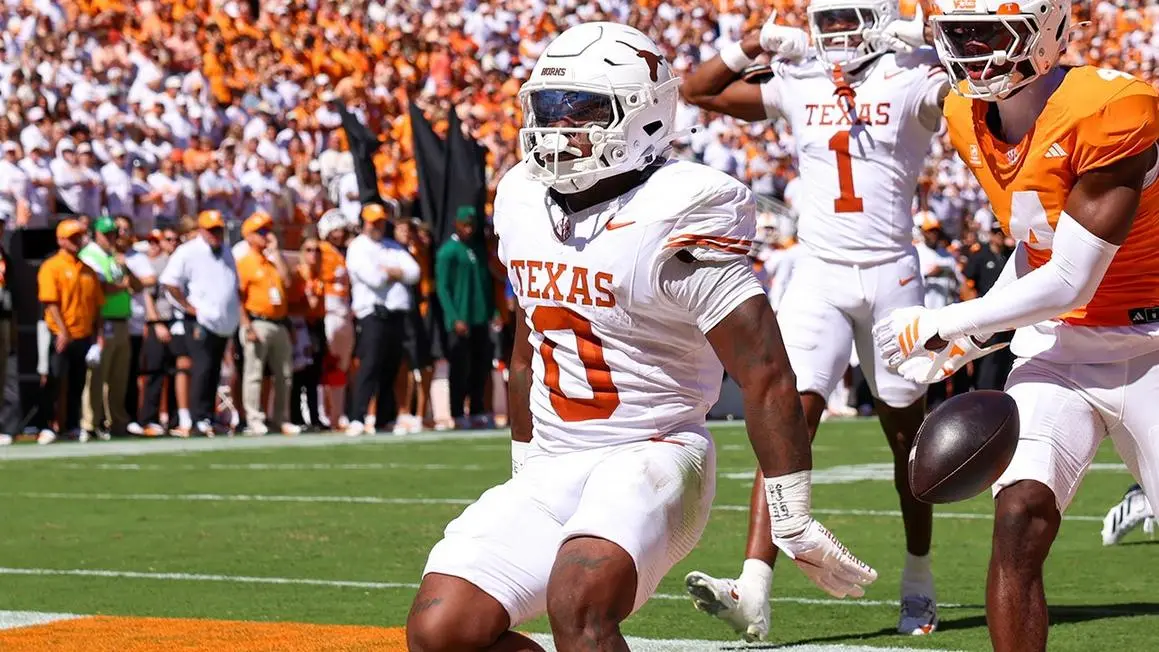 Những màn ăn mừng phản cảm của các cầu thủ Texas trong trận gặp Tennessee