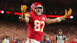 Taylor Swift ăn mừng bàn thắng đầu tiên của Travis Kelce mùa giải 2026