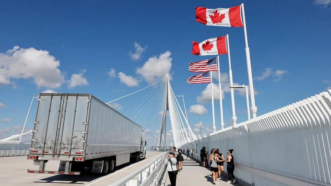Canada Đánh Thuế Trả Đũa Hàng Mỹ Khi Tổng Thống Donald Trump Cảnh Báo Leo Thang