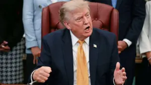 Phán quyết của tòa án tạm thời chặn lệnh cấm truyền thông của Tổng Thống Trump