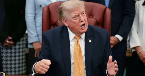 Phán quyết của tòa án tạm thời chặn lệnh cấm truyền thông của Tổng Thống Trump