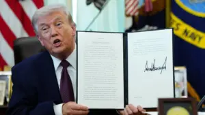 Trump đối mặt bất trắc pháp lý về quy tắc bỏ phiếu qua thư