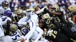 Cầu thủ Saints ghi bàn quyết định trước Ravens, nhưng người hâm mộ NFL đặt câu hỏi về tình huống bóng có qua vạch vôi hay không
