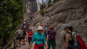 Ngôi sao đấu vật trường cao đẳng California qua đời sau cú rơi 400 feet khi leo núi ở Yosemite