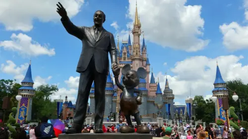 UCF Knights hợp tác tài trợ mũ bảo hiểm với Walt Disney World