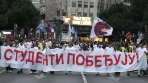 Giới trẻ Serbia chính thức tham gia cuộc đua, thách thức Tổng thống Vucic trước bầu cử