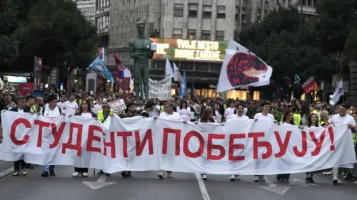 Giới trẻ Serbia chính thức tham gia cuộc đua, thách thức Tổng thống Vucic trước bầu cử