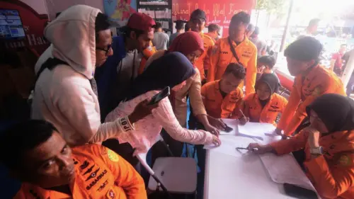 Tìm kiếm hơn 100 người mất tích sau khi tàu chở khách Indonesia bị lật