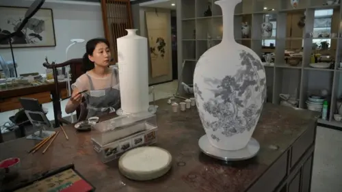 Di Sản Gốm Sứ Hơn Hai Thiên Niên Của Thành Phố Gốm Sứ Trung Hoa Được Truyền Lại Cho Thế Hệ Mới