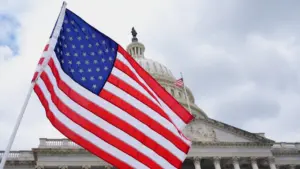 Tổng Thống Donald Trump Hủy Bỏ Khoản Chi Gần 1 Tỷ Đô Từ Quốc Hội