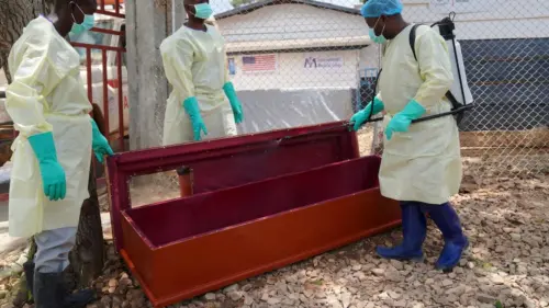 Đội mai táng Ebola ở Congo đối mặt với sự tức giận, mệt mỏi và sợ lây nhiễm từ cộng đồng